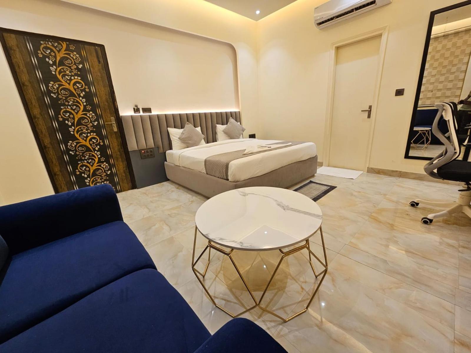 Hotel The Glass House Greater Noida Exterior photo