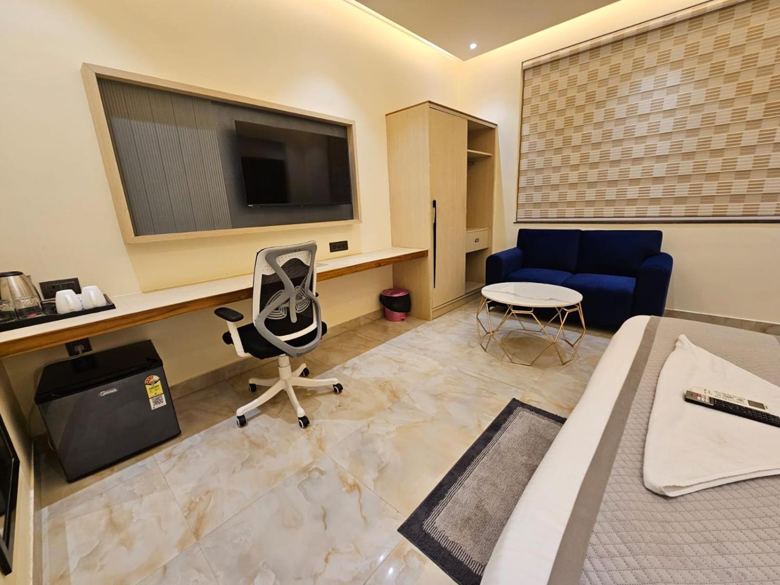 Hotel The Glass House Greater Noida Exterior photo
