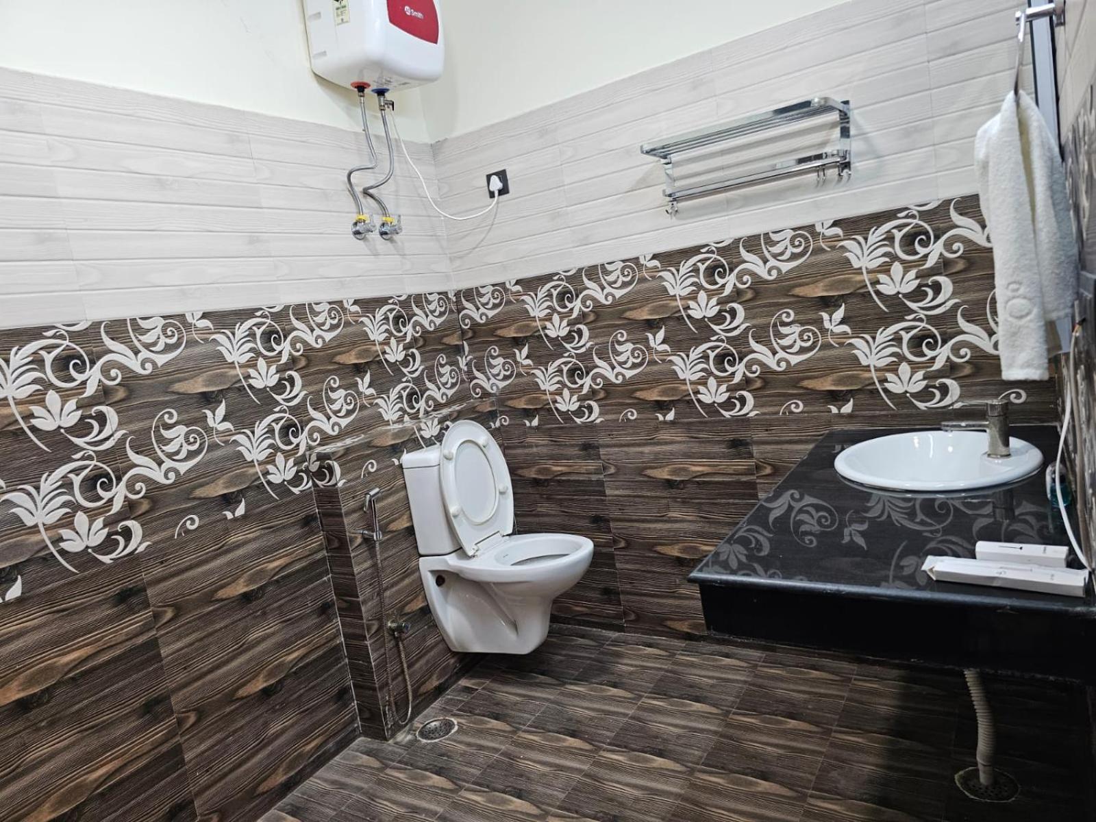 Hotel The Glass House Greater Noida Exterior photo