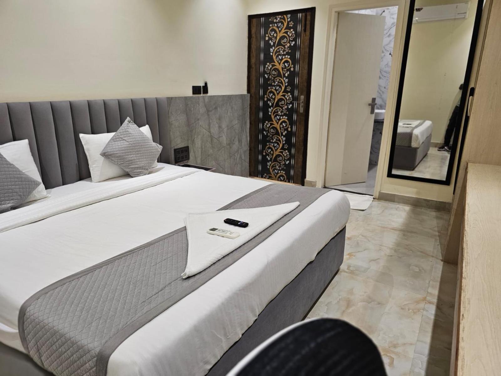 Hotel The Glass House Greater Noida Exterior photo