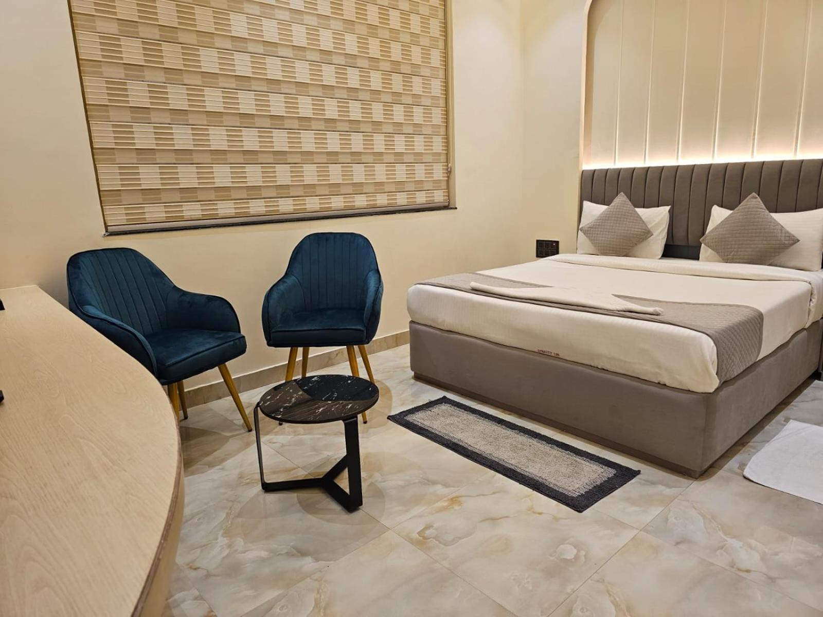 Hotel The Glass House Greater Noida Exterior photo