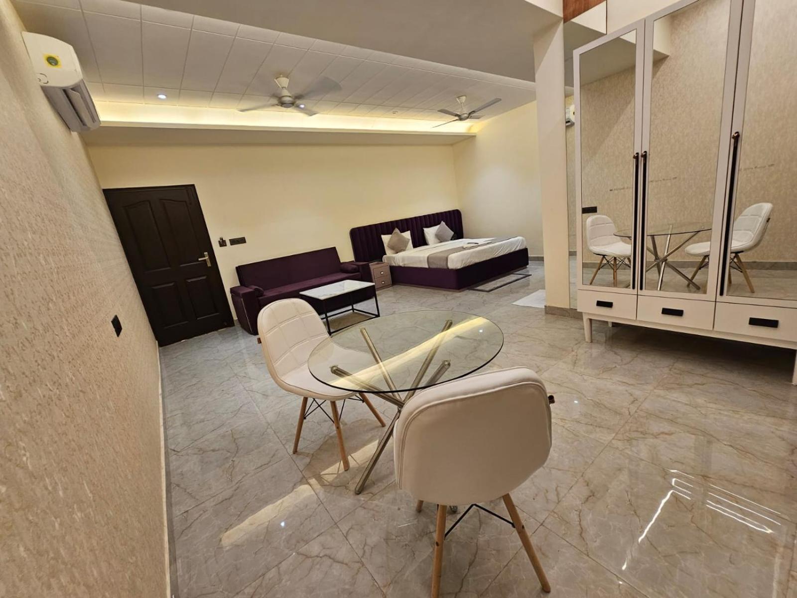 Hotel The Glass House Greater Noida Exterior photo